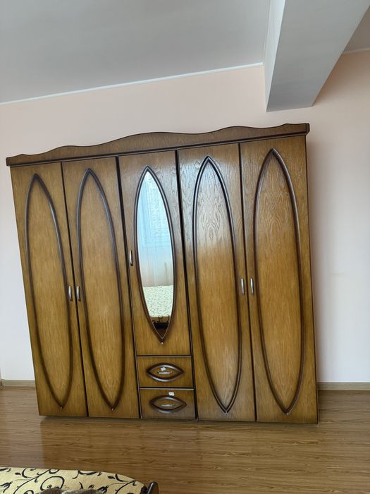 Vand mobila  pret negociabil