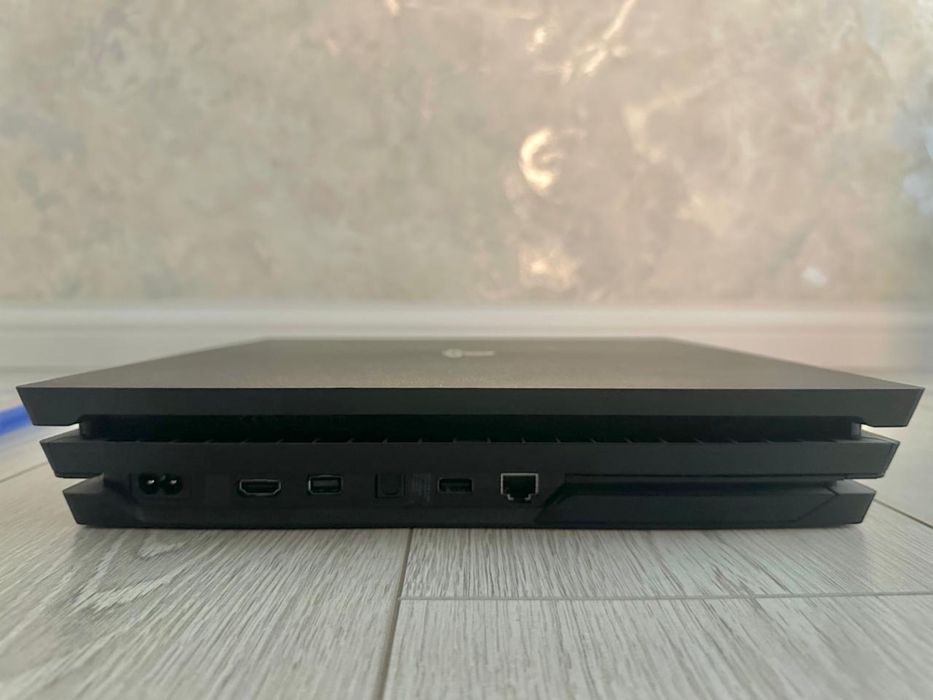 Продам PlayStation 4 Pro 1TB