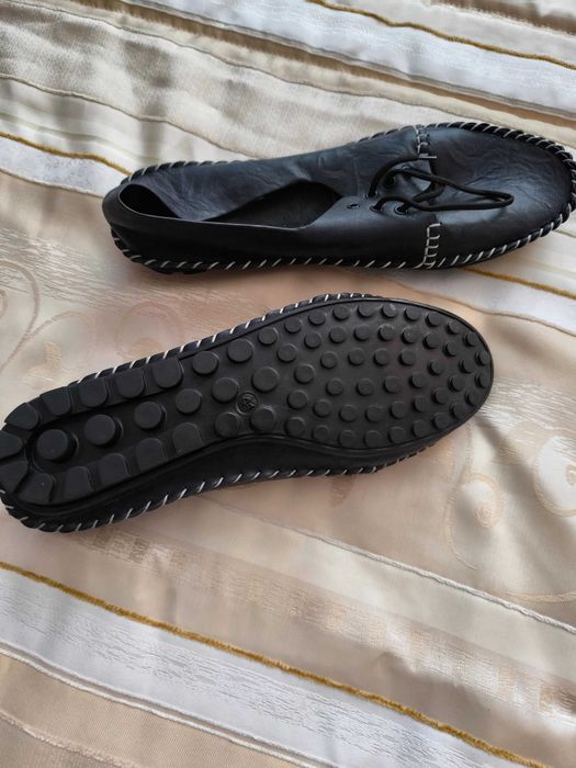 Чисто нови мокасини