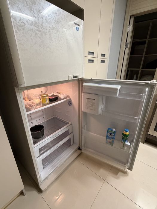 Холодильник LG большой