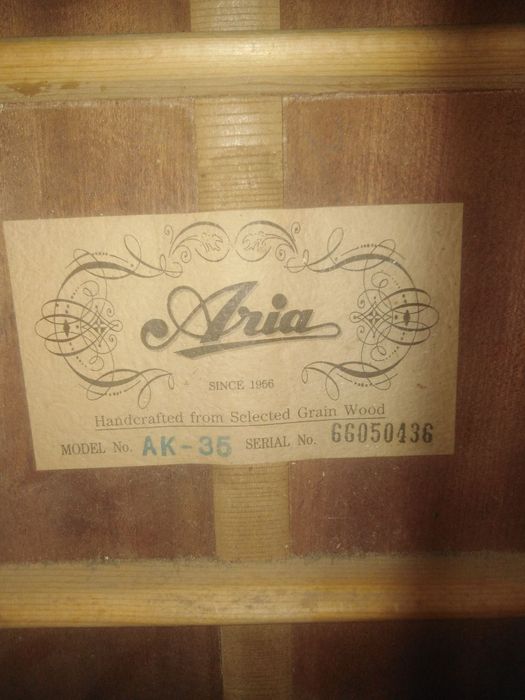 Gitara sotiladi holat yaxshi