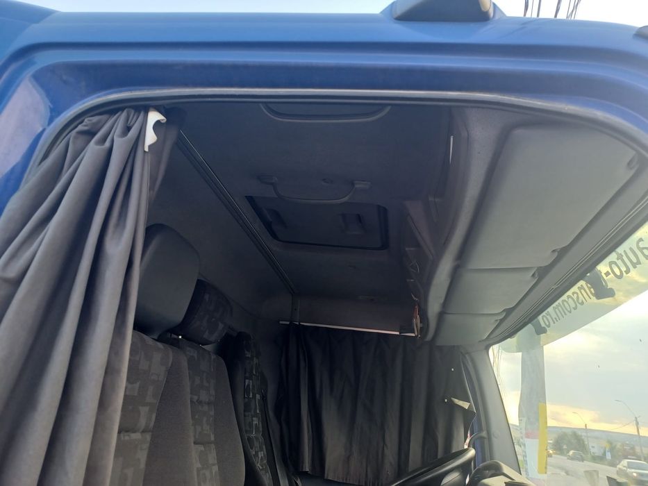 Camion tractări auto