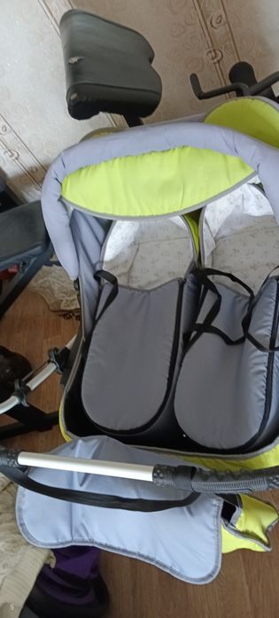 Коляска для двойни с переносками