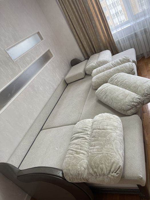 Продам диван 3,3 общая длина