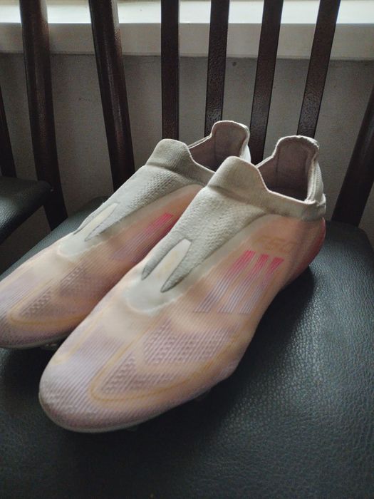 Розовый сакура цвет бутсы