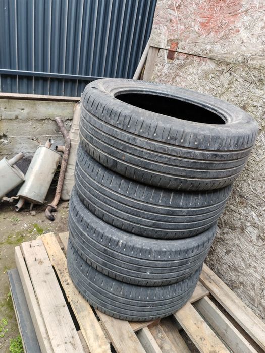 4 anvelope vara 215/55/17 aproape noi 99 lei buc.