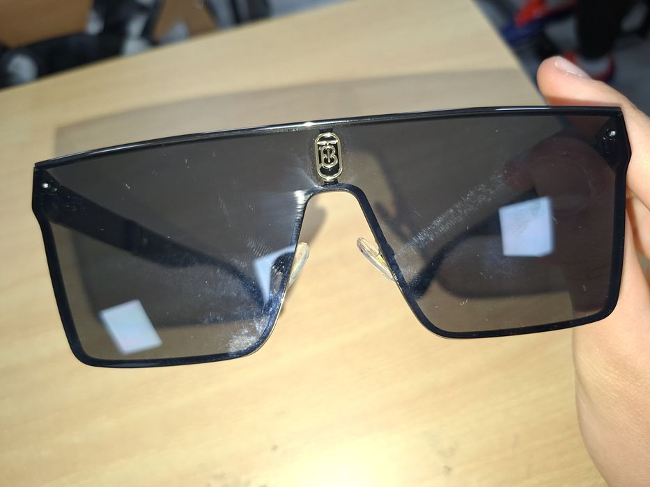 Ochelarii burberry purtati de dani mocanel