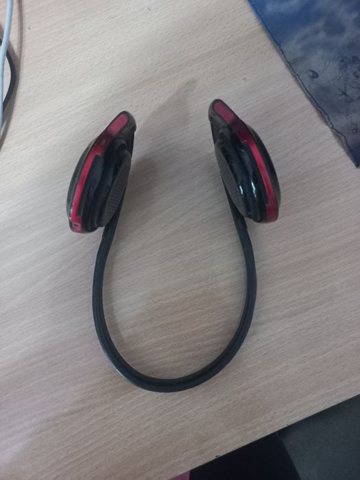 Беспроводной наушник