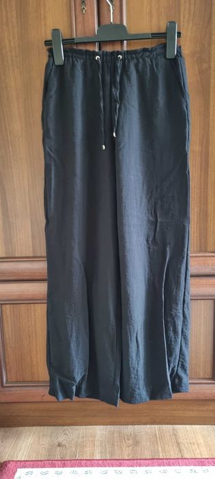 Pantaloni cu crac larg