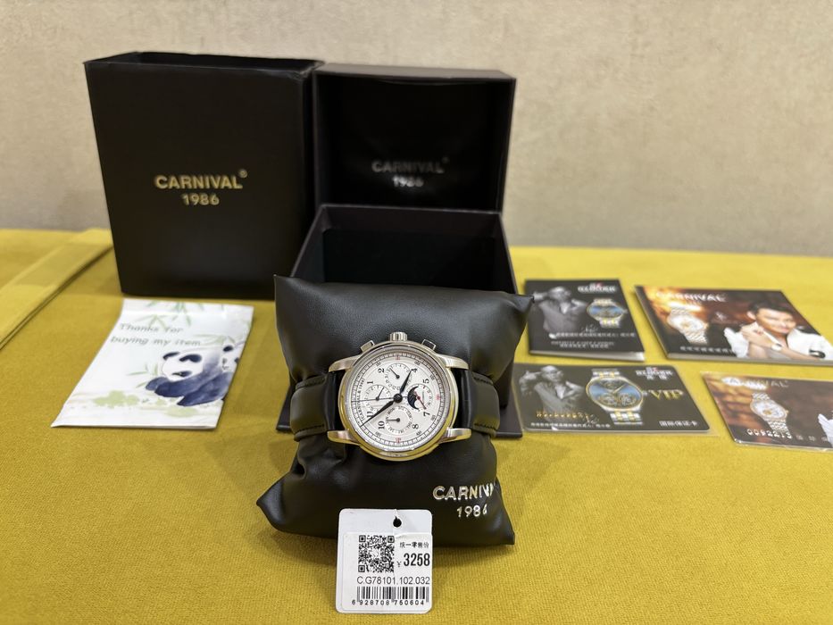 Часы Carnival в идеальном состоянии.