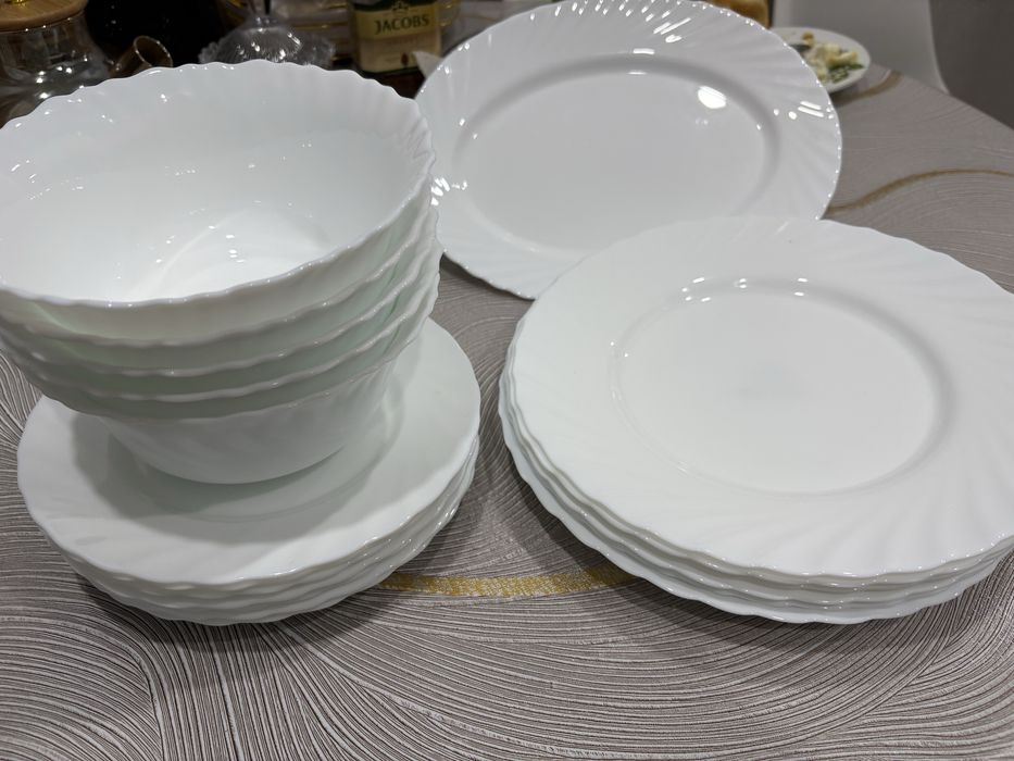 Продам набор тарелок