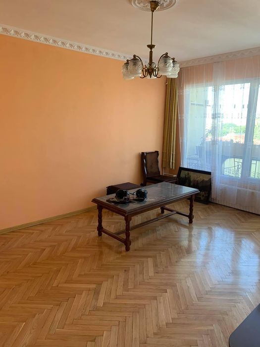 Тристаен апартамент в ж.к. Илинден.