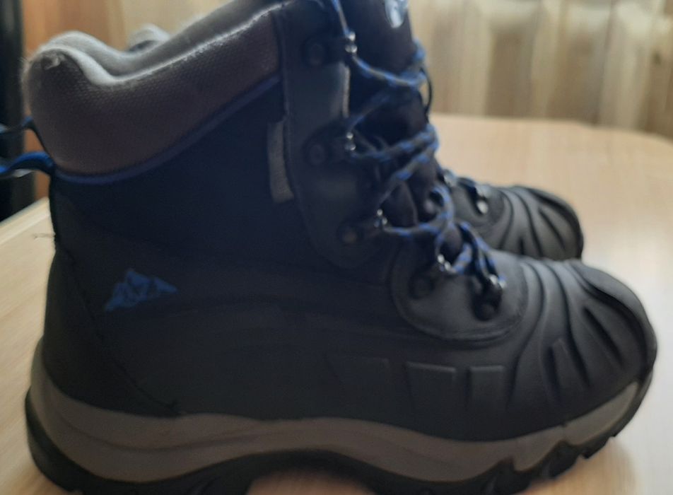 Продам ботинки осень -зима 38 размер