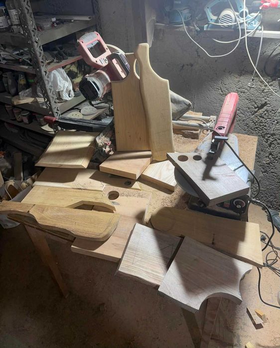 Ръчно изработени дървени дъски и плата за рязане и мезета