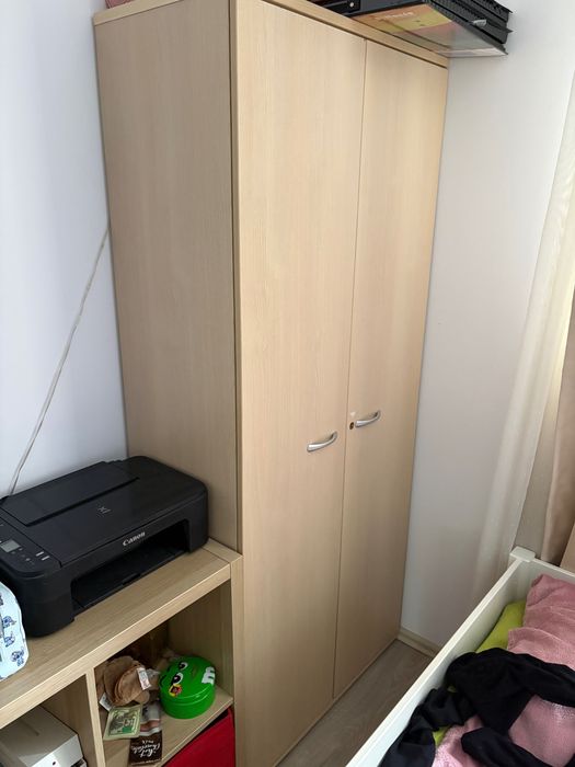 Dulap inalt culoare stejar 200 lei