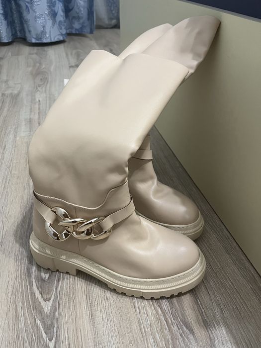 Сапоги 5000 тг новые