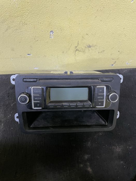 Radio CD MP3 Vw Touran Caddy Pret 200 lei