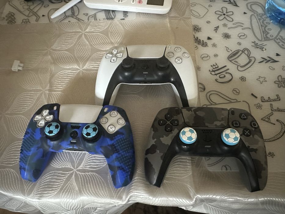 PS5 диск едишън + 3 джойстика + 7 игри