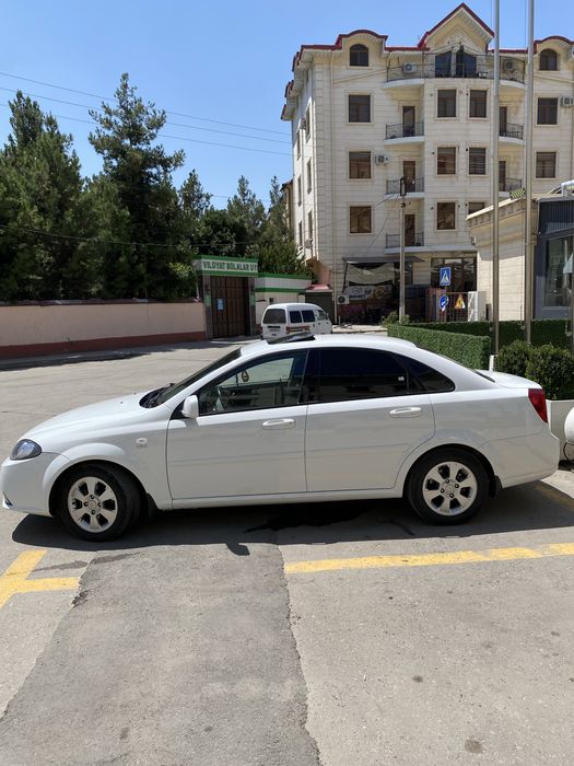 Gentra 1.6 sotiladi srochna
