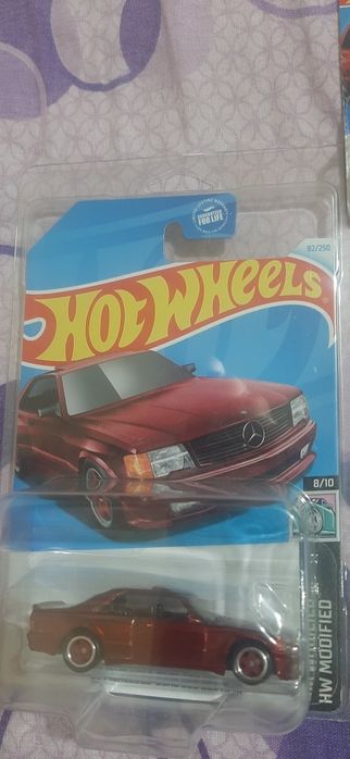 Vând 4 machete Hotwheels Mercedes 560 AMG
