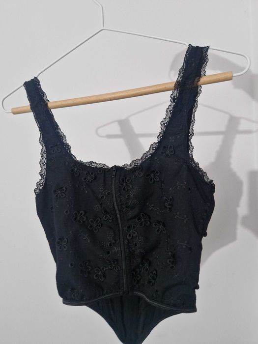 Body negru cu dantela