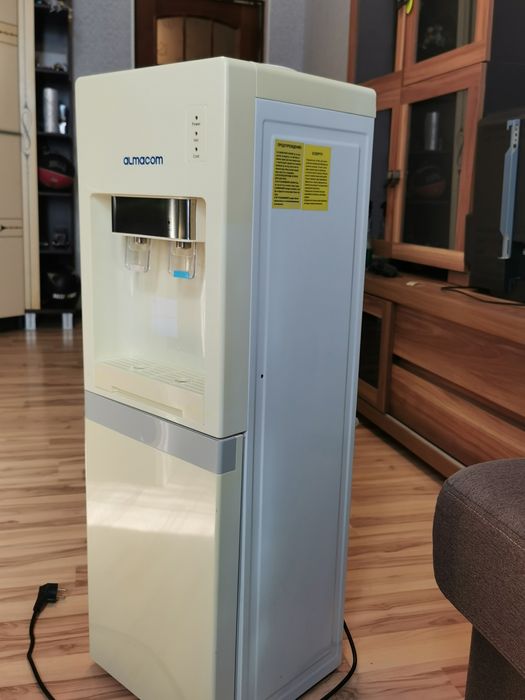 Кулер для воды напольный Almacom