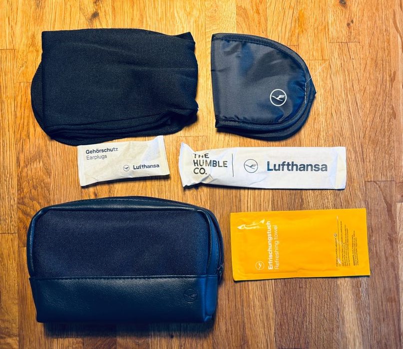 Lufthansa оригинален неотварян несесер, нов, пълен Луфтханза