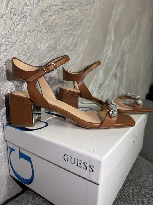 Дамски обувки сандали guess