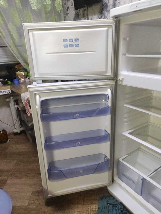 Отдам недорого холодильник