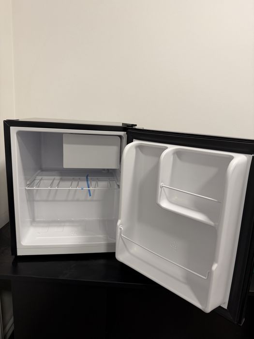 Frigider minibar HEINNED folosit in birou. Ca nou