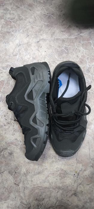 Продам тактические кроссовки.