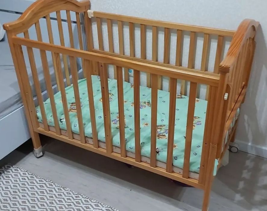 Продам детскую кроватку