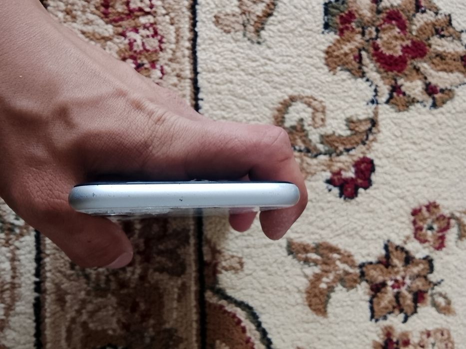 iPhone 11 бездок
