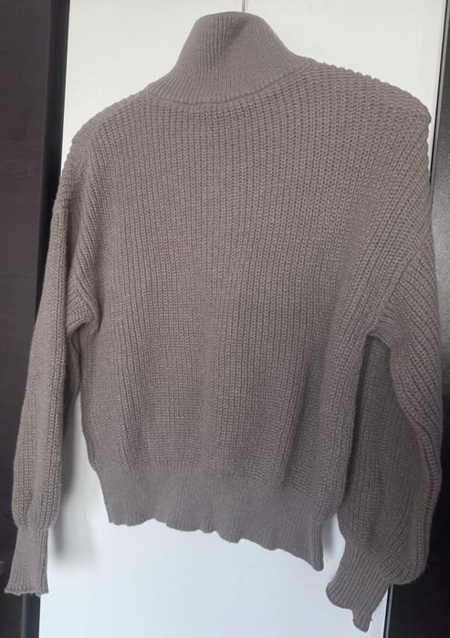 Дамски Пуловер S размер бежов нов