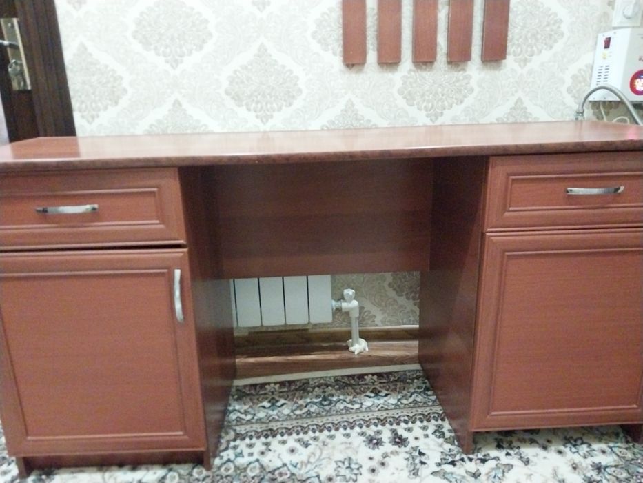 Письменный стол .