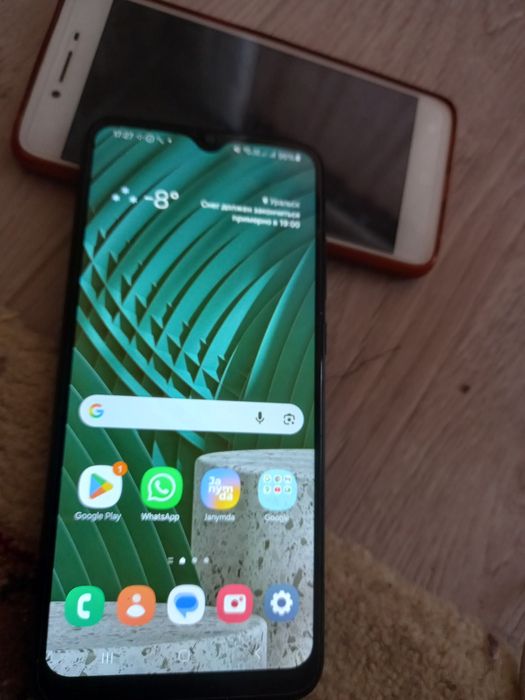 Продам телефон Samsung A 4 e