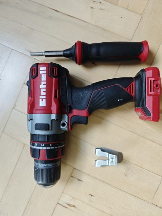 Продавам  акумулаторен ударен винтоверт Einhell.