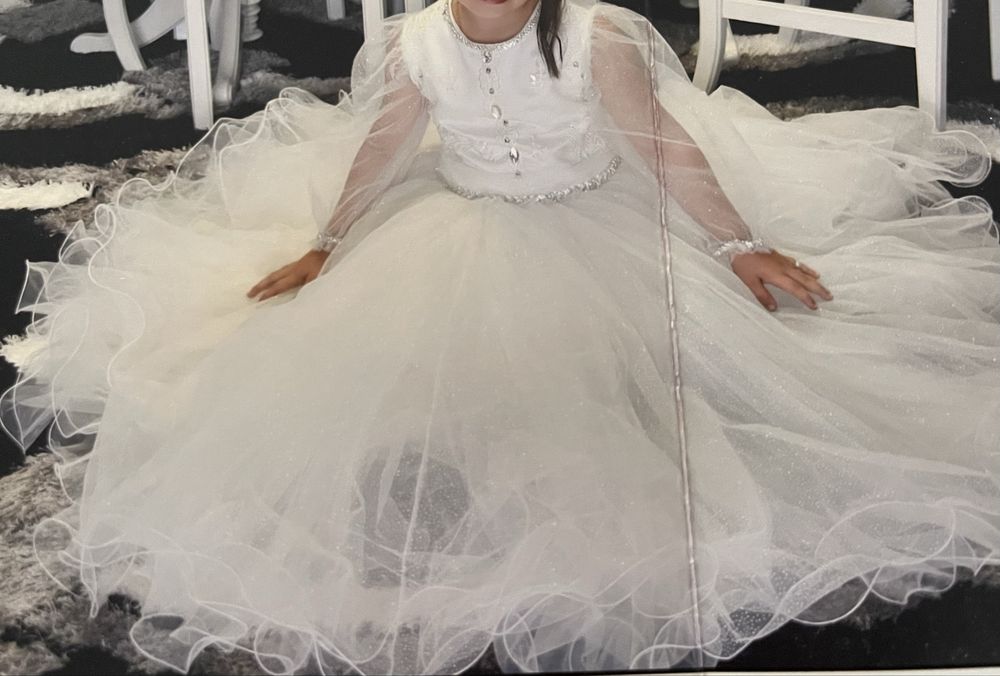 Vand rochie fetite marimea 8,9 ani