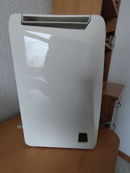 Комбиниран влагоабсорбатор, йонизатор, озонатор и пречиствател на възд