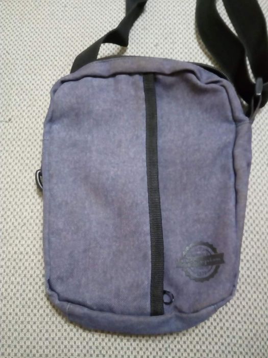 Продавам чантичка за врат Чемпиан