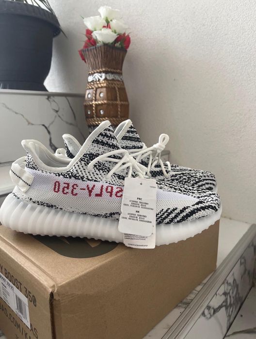 Yeezy Zebra Noi Cu Eticheta