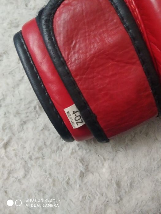 Боксерские перчатки