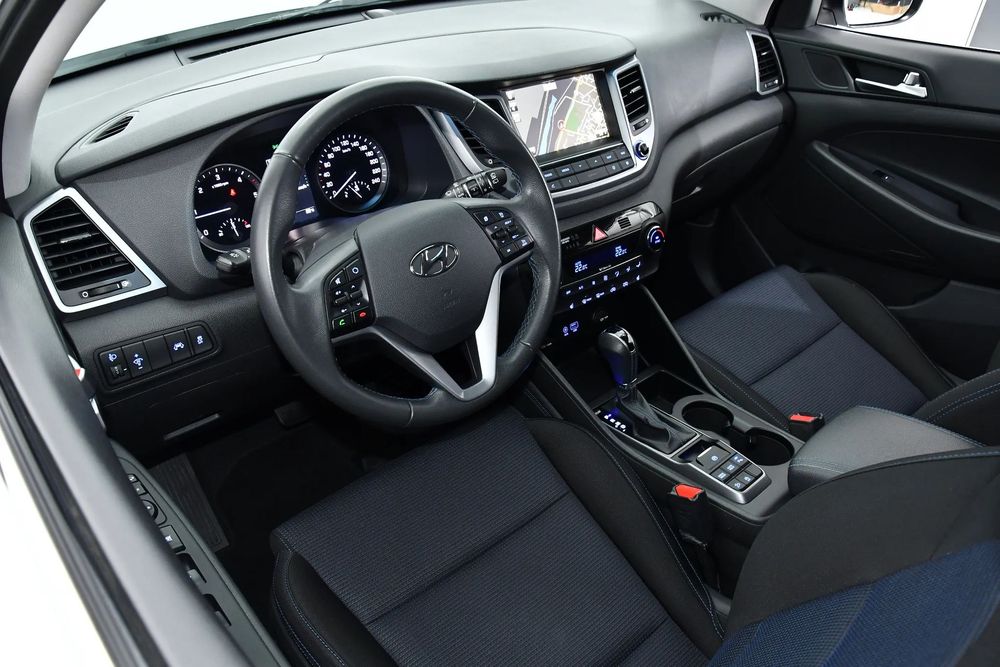 Hyundai Tucson Camera Marsalier, Key Less Entry-Go,Line-Side Assist,Navigatie Mare