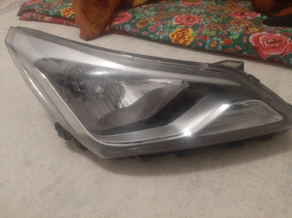 Передни фара ,правая