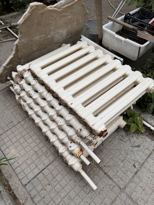 Продам б/у чугунные батареи