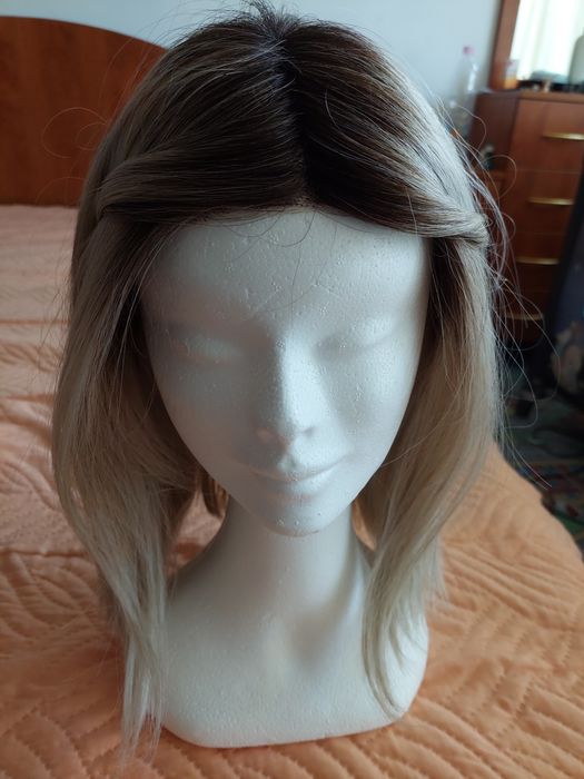 Дамска перука подстрижка на черта