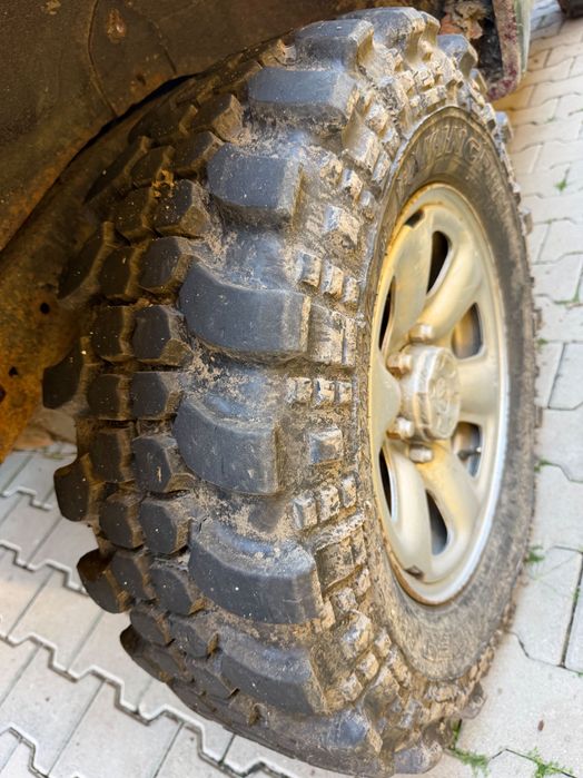 Toyota landcruser j90.