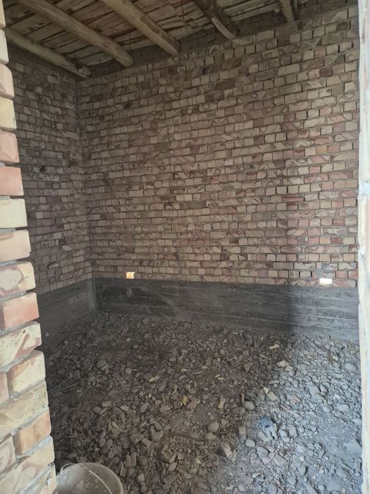 Срочна сотилади 3сотих 3хона уй каробка пишиг гиштли