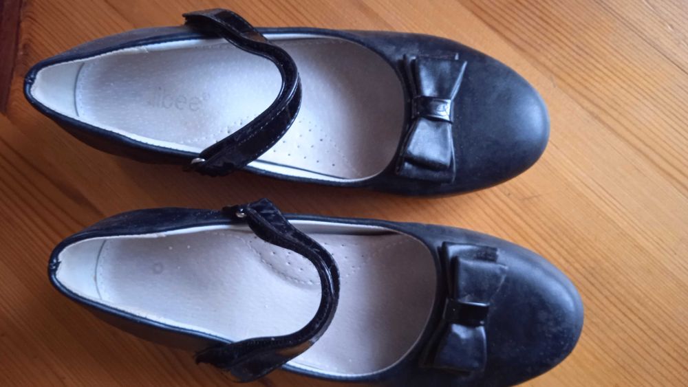 Черни официални обувки 35 номер