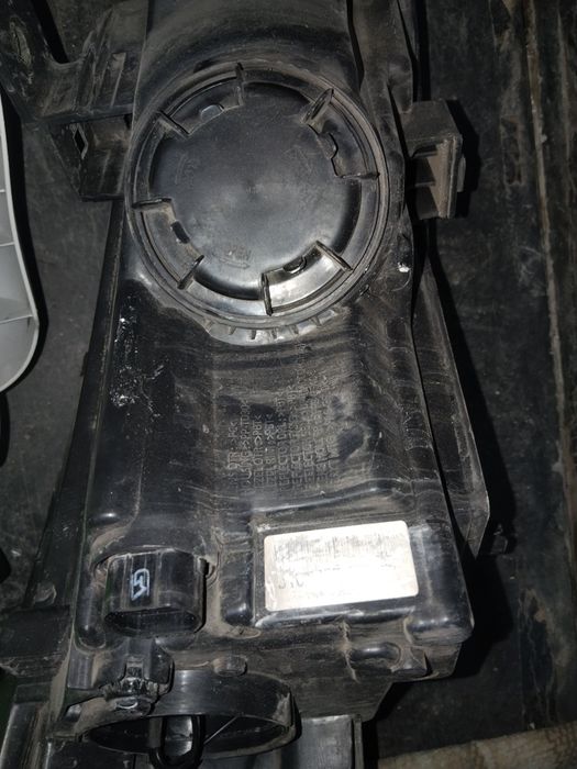 Продам фару левую